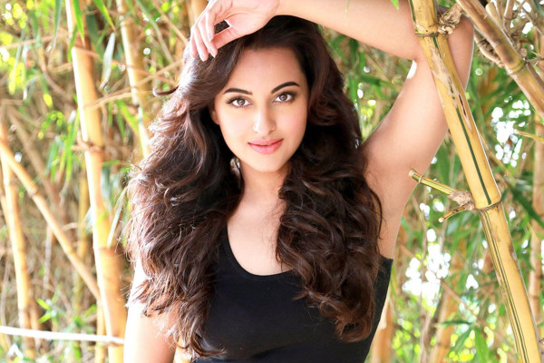 Sonakshi Sinha Wallpaper