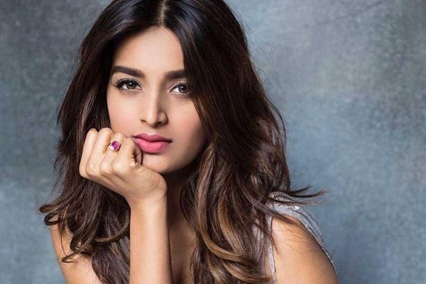 Nidhi Agarwal Wallpaper